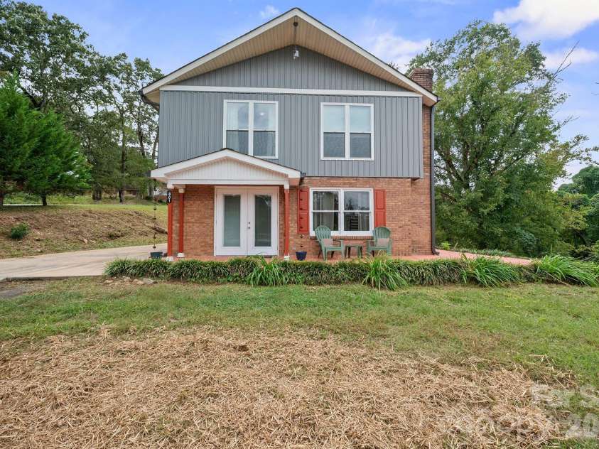801 Grove Street, Lincolnton, NC 28092.  MLS# CAR4306800, YatesRealty ID 7400. 