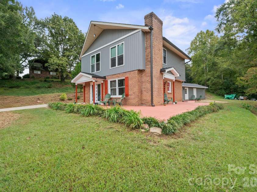 801 Grove Street, Lincolnton, NC 28092.  MLS# CAR4306800, YatesRealty ID 7400. 