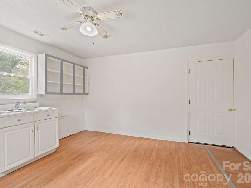 801 Grove Street, Lincolnton, NC 28092.  MLS# CAR4306800, YatesRealty ID 7400. 