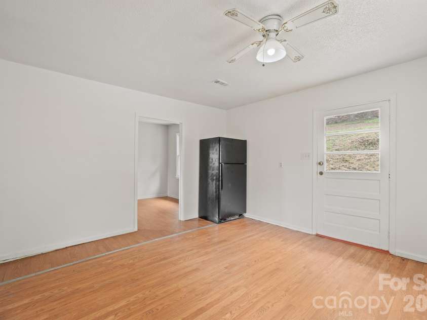 801 Grove Street, Lincolnton, NC 28092.  MLS# CAR4306800, YatesRealty ID 7400. 