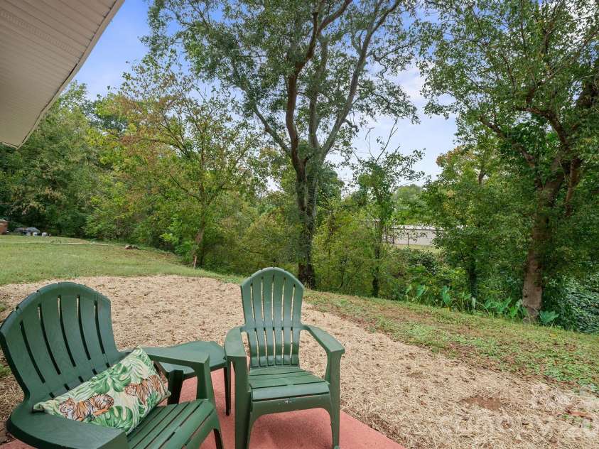 801 Grove Street, Lincolnton, NC 28092.  MLS# CAR4306800, YatesRealty ID 7400. 