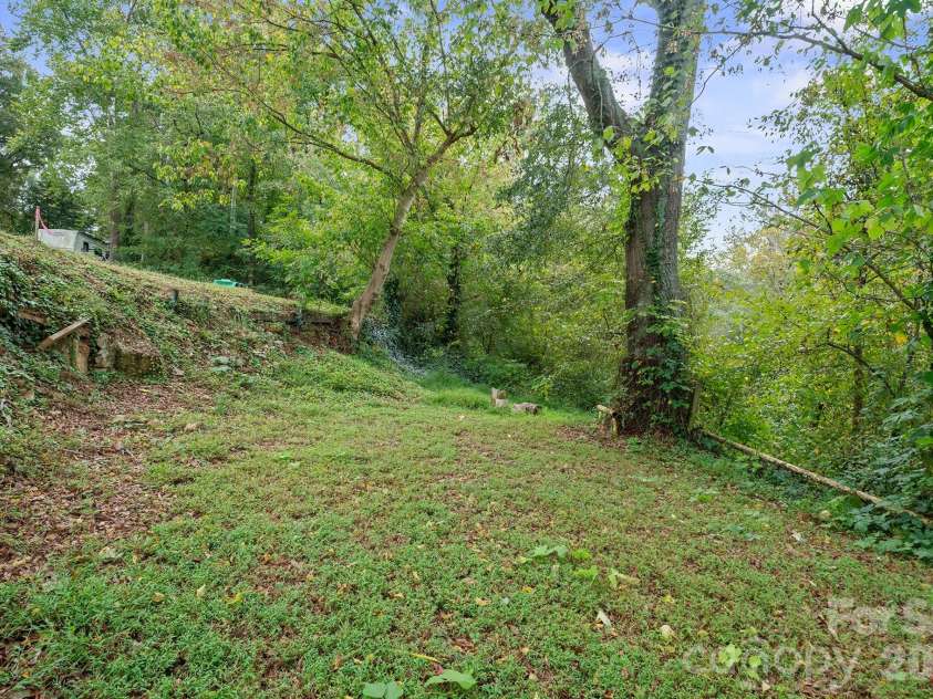 801 Grove Street, Lincolnton, NC 28092.  MLS# CAR4306800, YatesRealty ID 7400. 