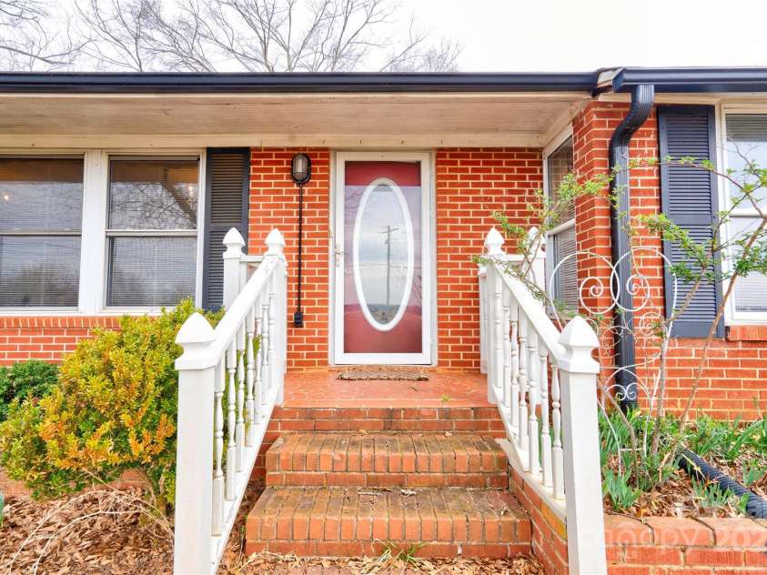 107 Destiny Lane, Shelby, NC 28150.  MLS# CAR4234069, YatesRealty ID 7401. Front Porch