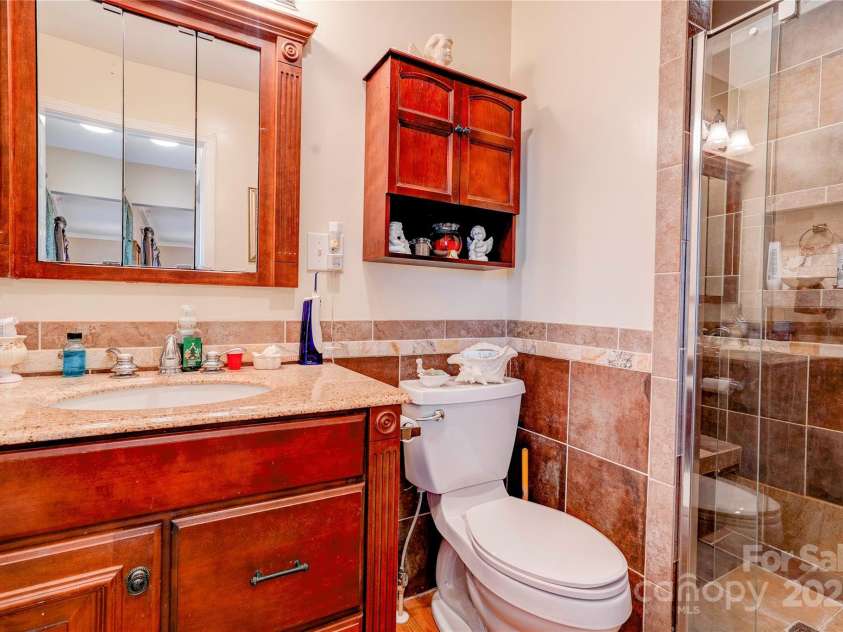 107 Destiny Lane, Shelby, NC 28150.  MLS# CAR4234069, YatesRealty ID 7401. Primary Bath