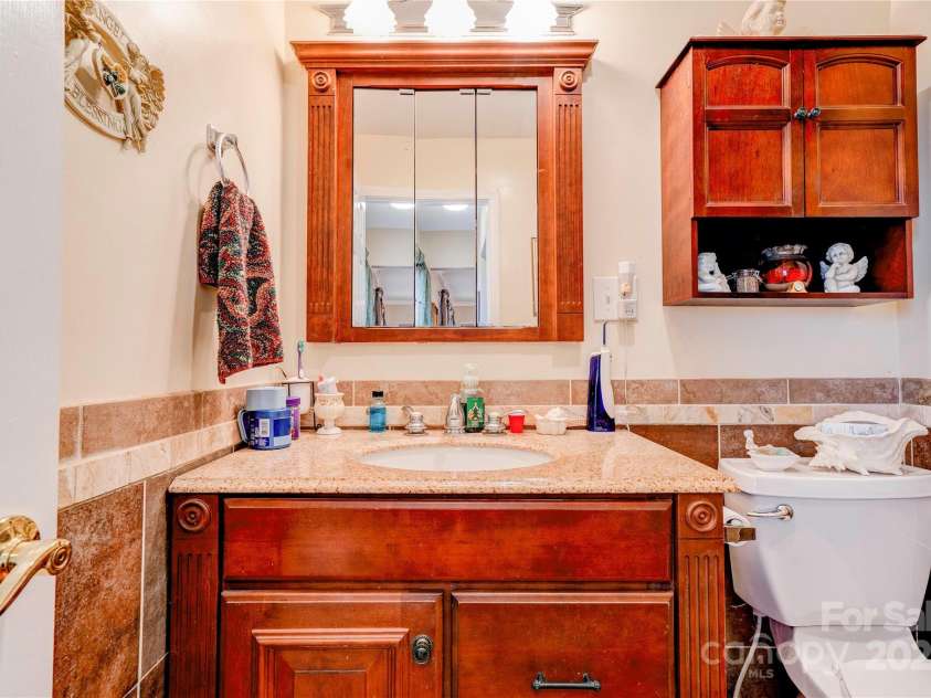 107 Destiny Lane, Shelby, NC 28150.  MLS# CAR4234069, YatesRealty ID 7401. Primary bath
