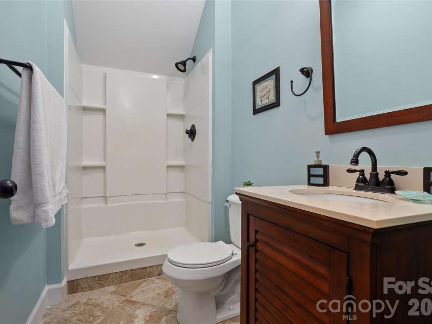 165 Sequoyah Drive, Waynesville, NC 28785.  MLS# CAR4396850, YatesRealty ID 7402. Full bath - upstairs