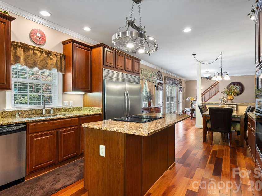 165 Sequoyah Drive, Waynesville, NC 28785.  MLS# CAR4396850, YatesRealty ID 7402. Kitchen made for entertaining