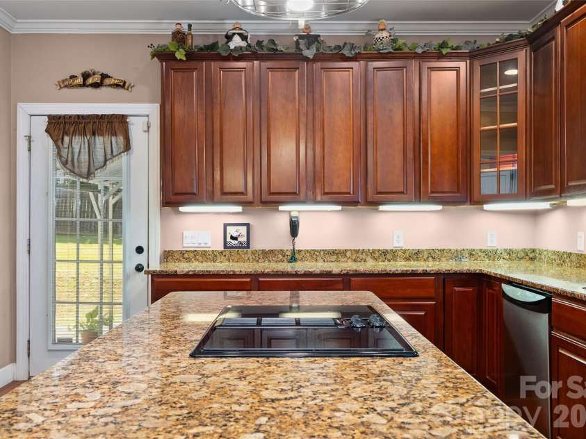 165 Sequoyah Drive, Waynesville, NC 28785.  MLS# CAR4396850, YatesRealty ID 7402. Kitchen with cooktop