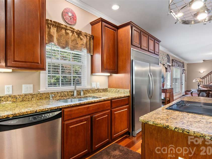 165 Sequoyah Drive, Waynesville, NC 28785.  MLS# CAR4396850, YatesRealty ID 7402. Kitchen with granite countertops