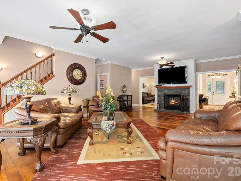 165 Sequoyah Drive, Waynesville, NC 28785.  MLS# CAR4396850, YatesRealty ID 7402. Large living area