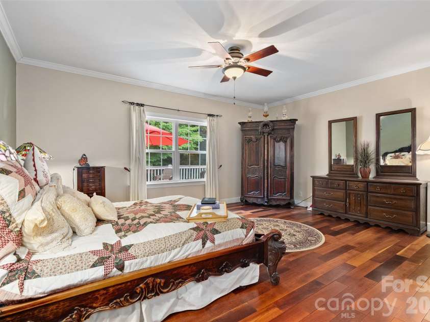 165 Sequoyah Drive, Waynesville, NC 28785.  MLS# CAR4396850, YatesRealty ID 7402. Large primary suite