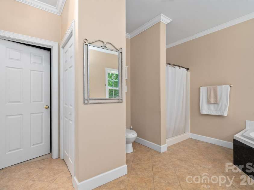 165 Sequoyah Drive, Waynesville, NC 28785.  MLS# CAR4396850, YatesRealty ID 7402. Primary Bath
