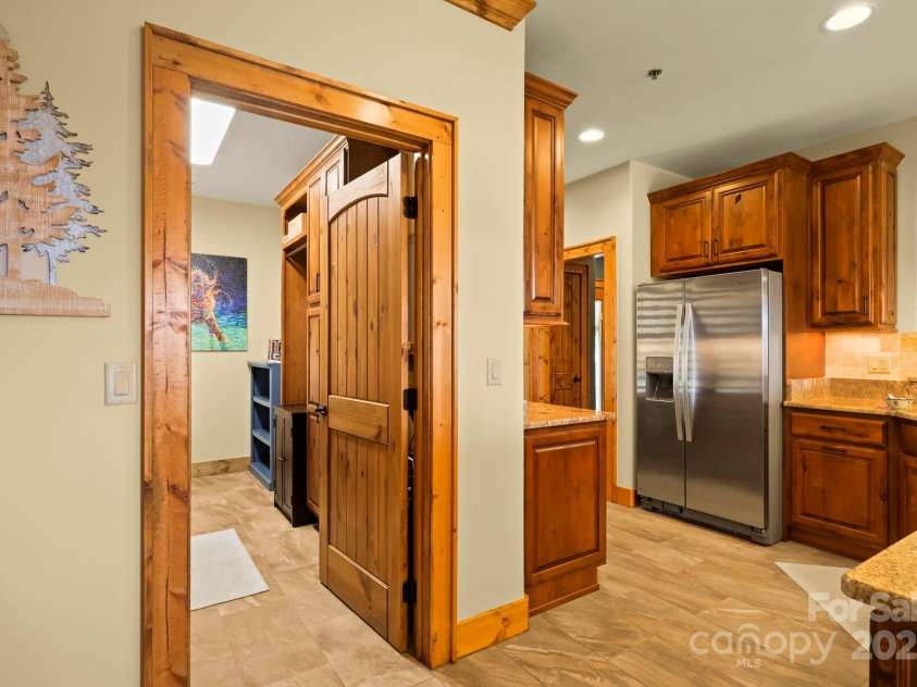 520 Penny Lane, Banner Elk, NC 28604.  MLS# CAR4244171, YatesRealty ID 7402. 