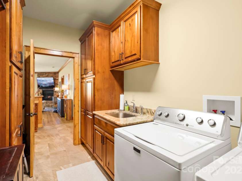 520 Penny Lane, Banner Elk, NC 28604.  MLS# CAR4244171, YatesRealty ID 7402. 