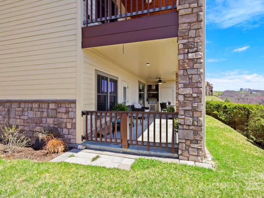 520 Penny Lane, Banner Elk, NC 28604.  MLS# CAR4244171, YatesRealty ID 7402. End Unit