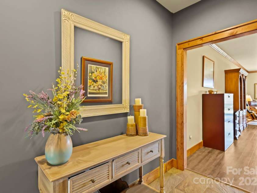 520 Penny Lane, Banner Elk, NC 28604.  MLS# CAR4244171, YatesRealty ID 7402. Foyer