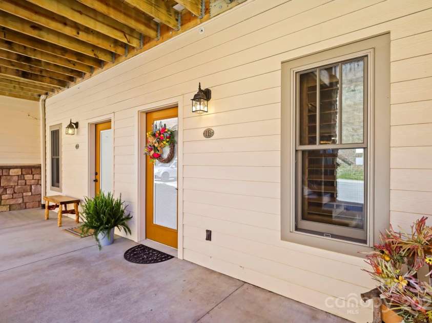 520 Penny Lane, Banner Elk, NC 28604.  MLS# CAR4244171, YatesRealty ID 7402. Front Door