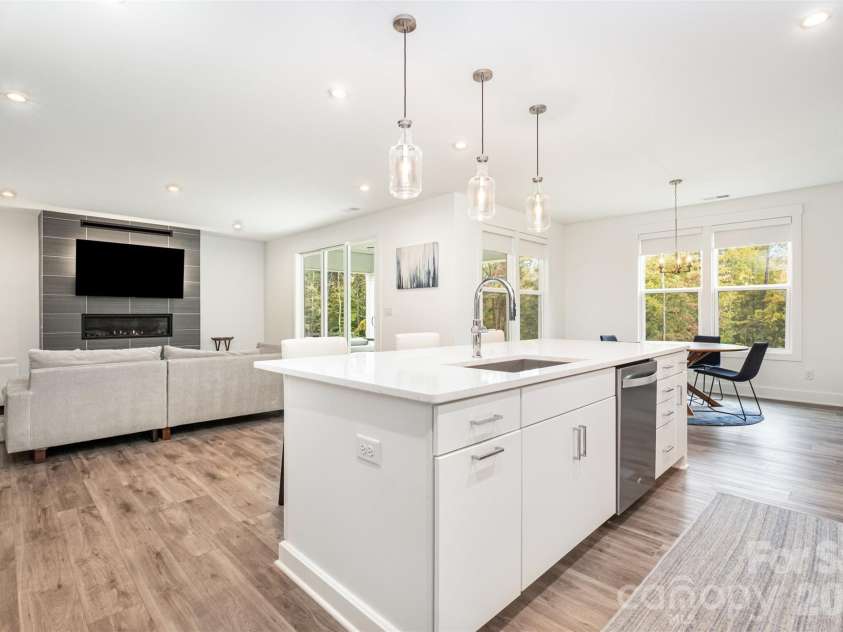 5216 Mint Harbor Way, Charlotte, NC 28269.  MLS# CAR4316519, YatesRealty ID 7403. 