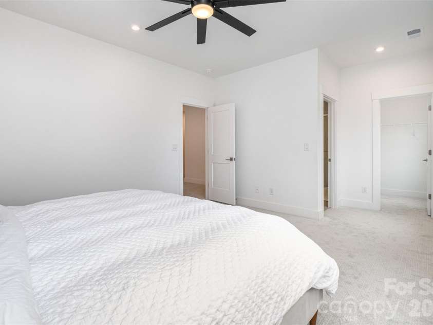 5216 Mint Harbor Way, Charlotte, NC 28269.  MLS# CAR4316519, YatesRealty ID 7403. 