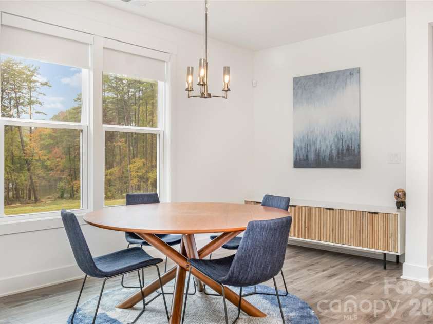 5216 Mint Harbor Way, Charlotte, NC 28269.  MLS# CAR4316519, YatesRealty ID 7403. Breakfast nook