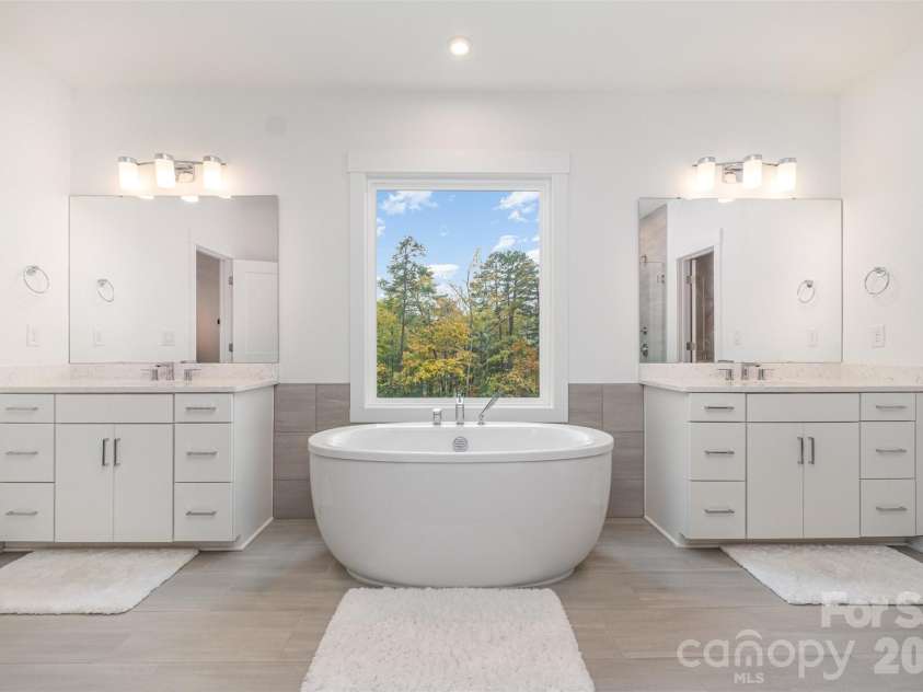 5216 Mint Harbor Way, Charlotte, NC 28269.  MLS# CAR4316519, YatesRealty ID 7403. Double vanities