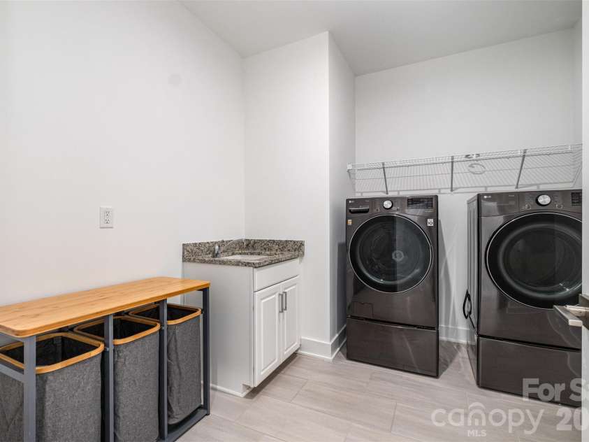 5216 Mint Harbor Way, Charlotte, NC 28269.  MLS# CAR4316519, YatesRealty ID 7403. Oversized laundry room