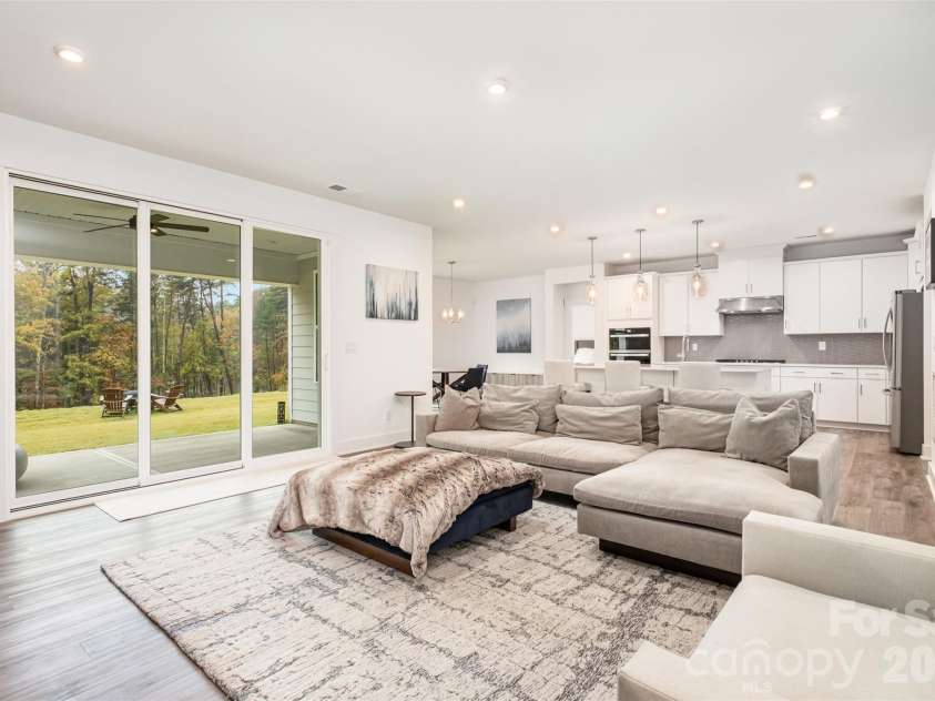 5216 Mint Harbor Way, Charlotte, NC 28269.  MLS# CAR4316519, YatesRealty ID 7403. Oversized sliding glass doors with amazing view