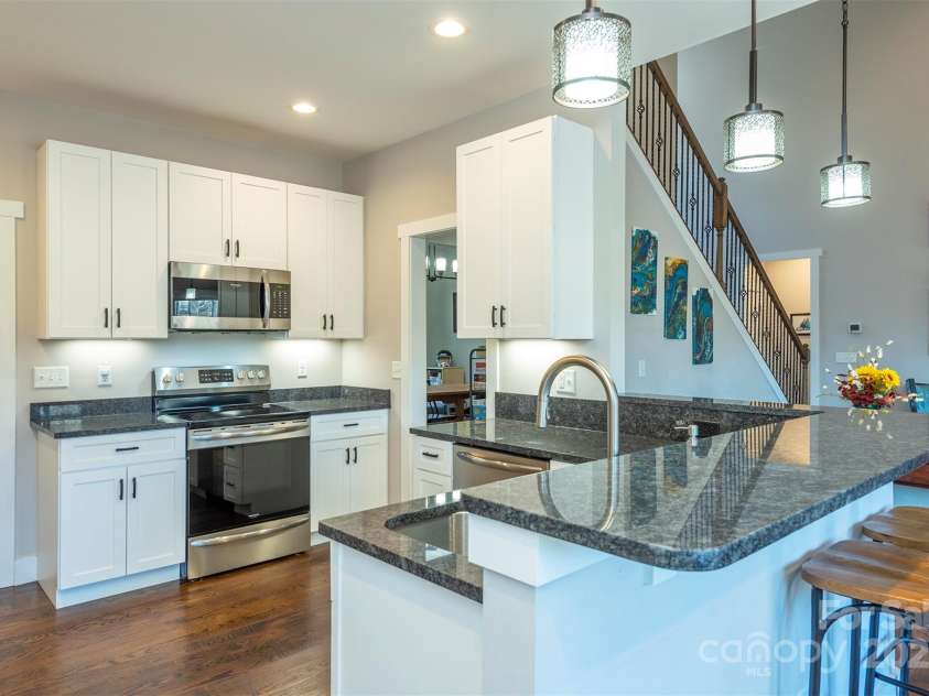108 Course Drive, Etowah, NC 28729.  MLS# CAR4216088, YatesRealty ID 7406. Open kitchen has high ceilings, a pantry, garage access and the laundry room.