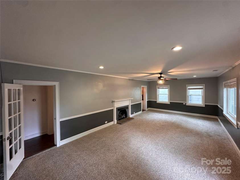131 Glendale Avenue, Concord, NC 28025.  MLS# CAR4190131, YatesRealty ID 7408. Huge Living Room
