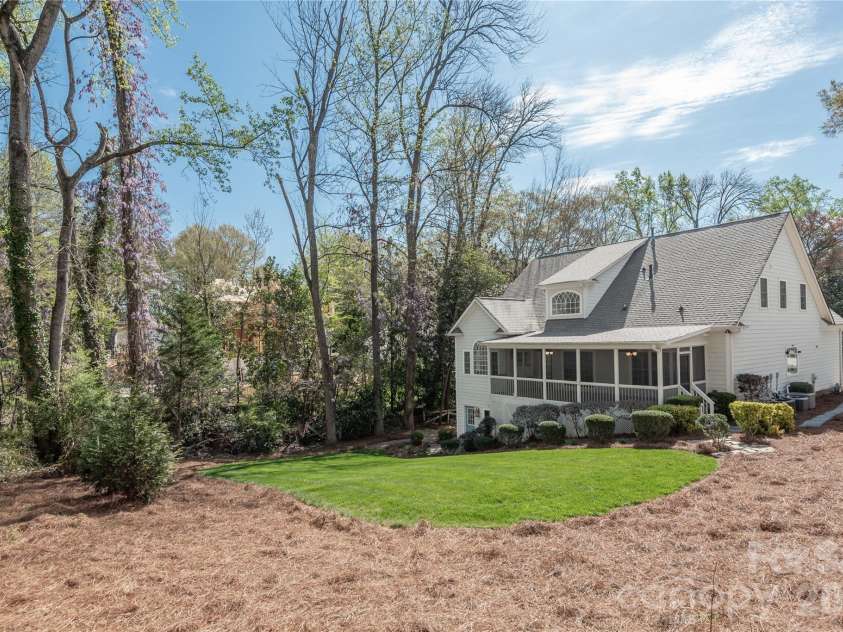 939 Linda Lane, Charlotte, NC 28211.  MLS# CAR4360605, YatesRealty ID 7408. Backyard
