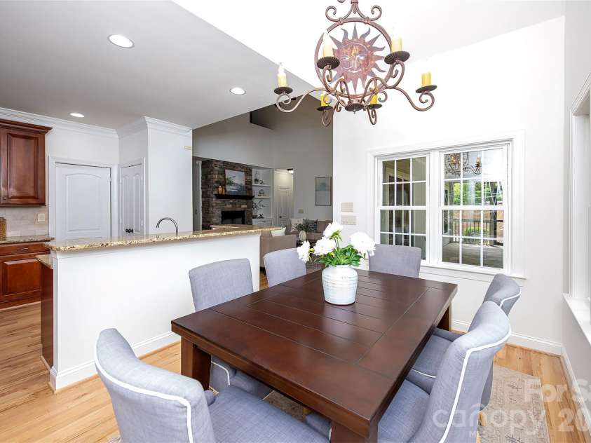 939 Linda Lane, Charlotte, NC 28211.  MLS# CAR4360605, YatesRealty ID 7408. Breakfast Room