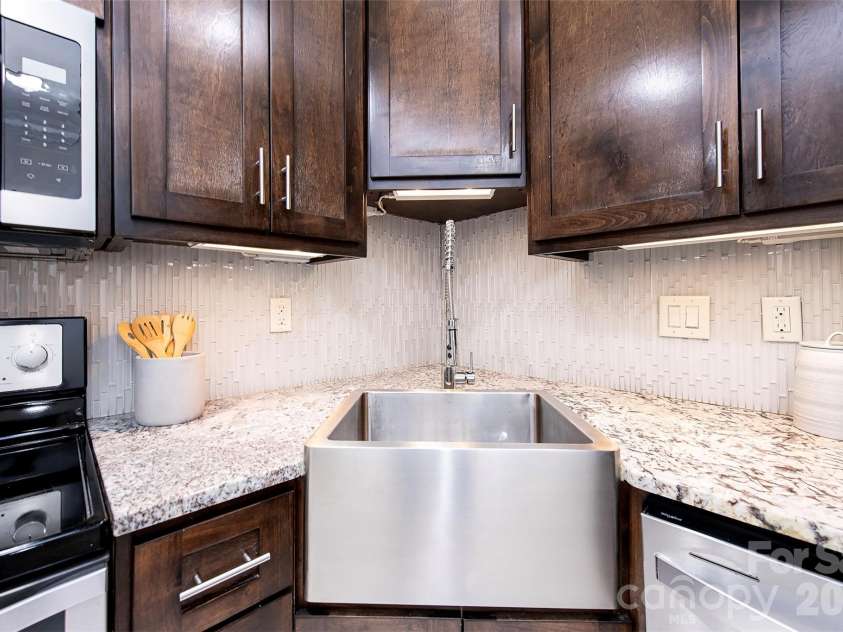 939 Linda Lane, Charlotte, NC 28211.  MLS# CAR4360605, YatesRealty ID 7408. Deep stainless sink