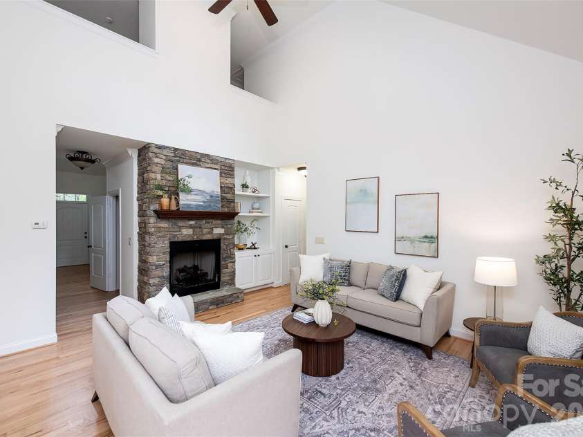 939 Linda Lane, Charlotte, NC 28211.  MLS# CAR4360605, YatesRealty ID 7408. Den Area