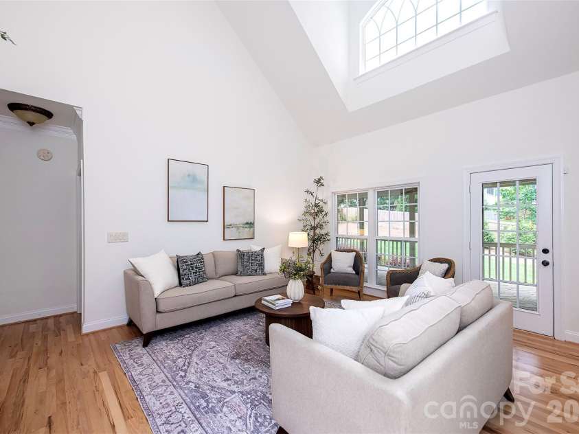 939 Linda Lane, Charlotte, NC 28211.  MLS# CAR4360605, YatesRealty ID 7408. Den Area