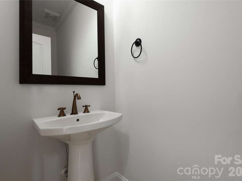 939 Linda Lane, Charlotte, NC 28211.  MLS# CAR4360605, YatesRealty ID 7408. Powder Bath
