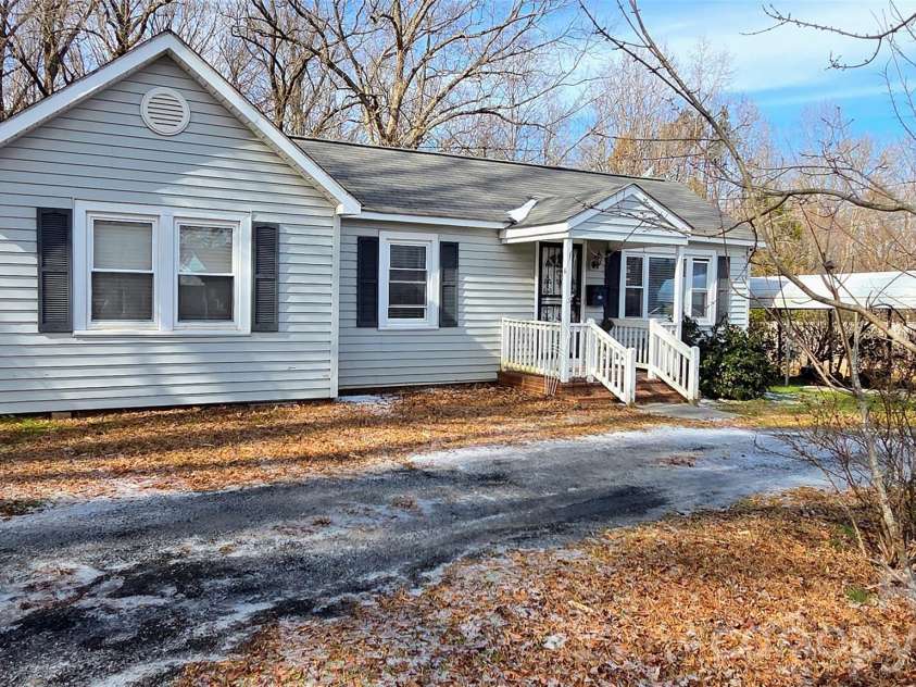 833 Dennis Street, Troy, NC 27371.  MLS# CAR4336876, YatesRealty ID 7415. 