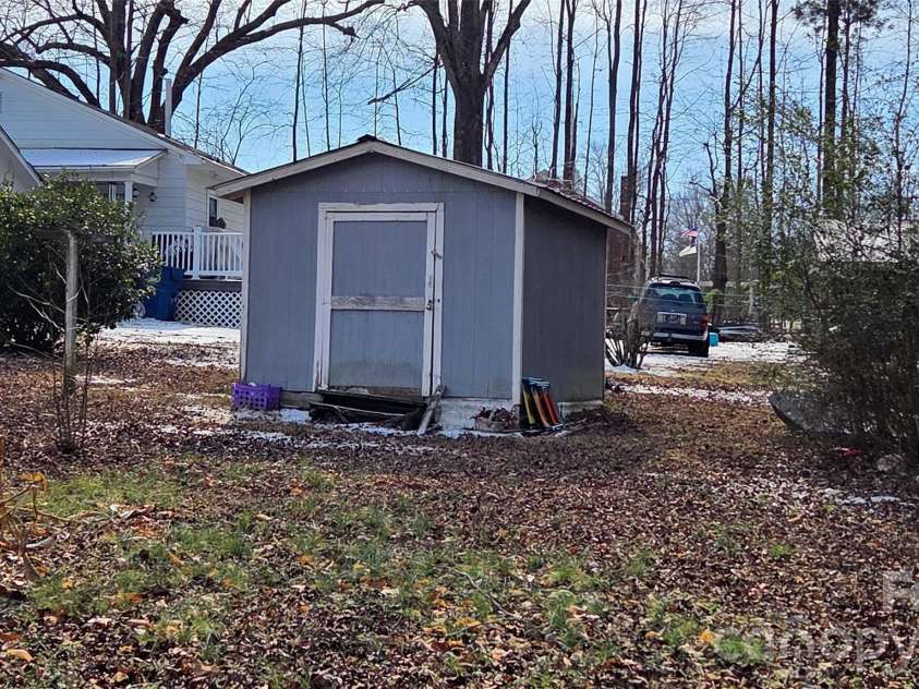 833 Dennis Street, Troy, NC 27371.  MLS# CAR4336876, YatesRealty ID 7415. 