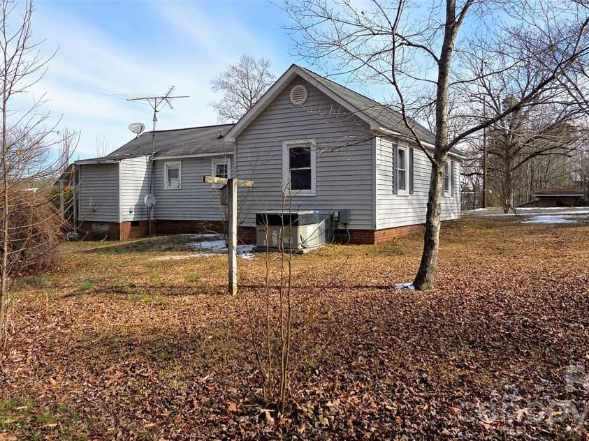 833 Dennis Street, Troy, NC 27371.  MLS# CAR4336876, YatesRealty ID 7415. 