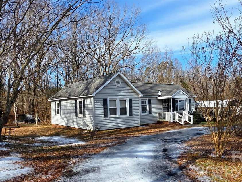 833 Dennis Street, Troy, NC 27371.  MLS# CAR4336876, YatesRealty ID 7415. 