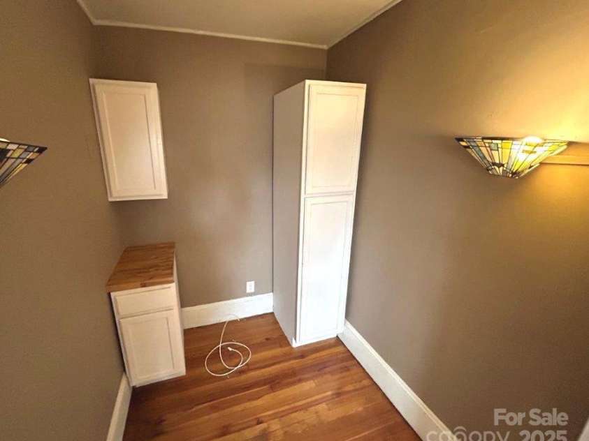 913 9th Avenue, Hickory, NC 28601.  MLS# CAR4216682, YatesRealty ID 7416. 