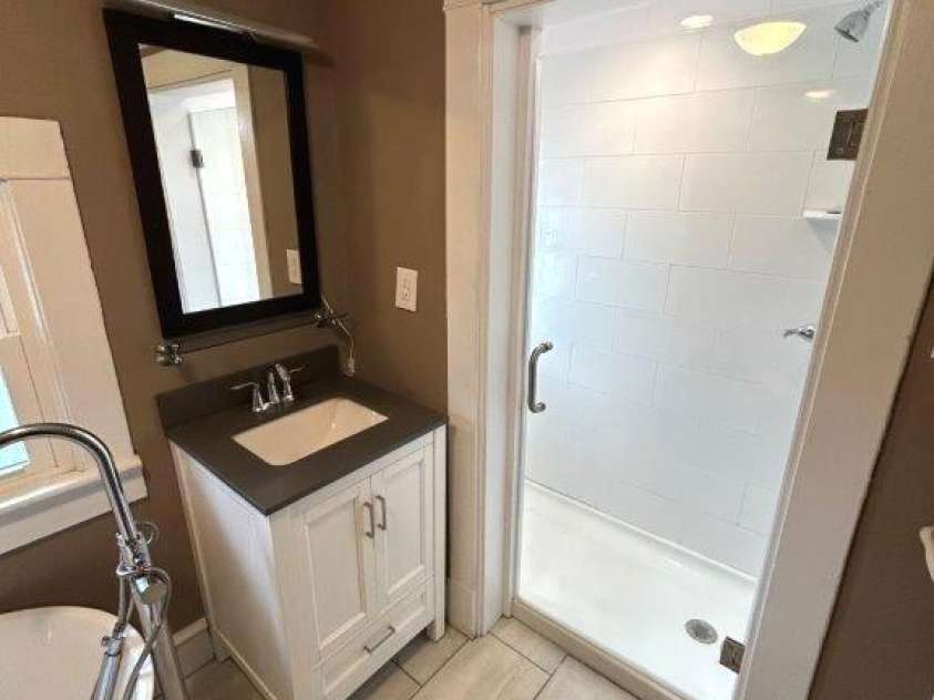 913 9th Avenue, Hickory, NC 28601.  MLS# CAR4216682, YatesRealty ID 7416. 