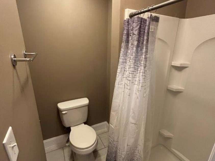 913 9th Avenue, Hickory, NC 28601.  MLS# CAR4216682, YatesRealty ID 7416. 