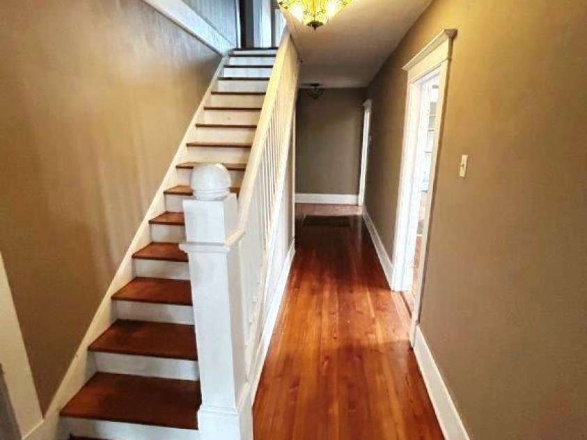 913 9th Avenue, Hickory, NC 28601.  MLS# CAR4216682, YatesRealty ID 7416. 