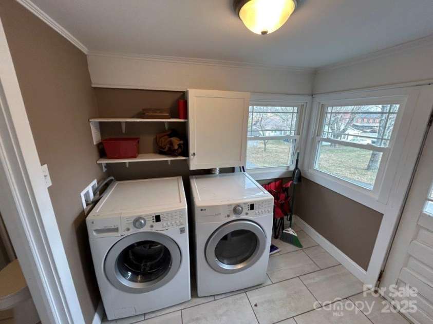 913 9th Avenue, Hickory, NC 28601.  MLS# CAR4216682, YatesRealty ID 7416. 