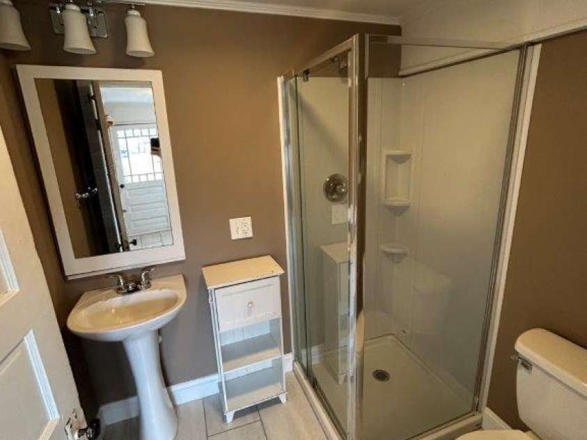 913 9th Avenue, Hickory, NC 28601.  MLS# CAR4216682, YatesRealty ID 7416. 