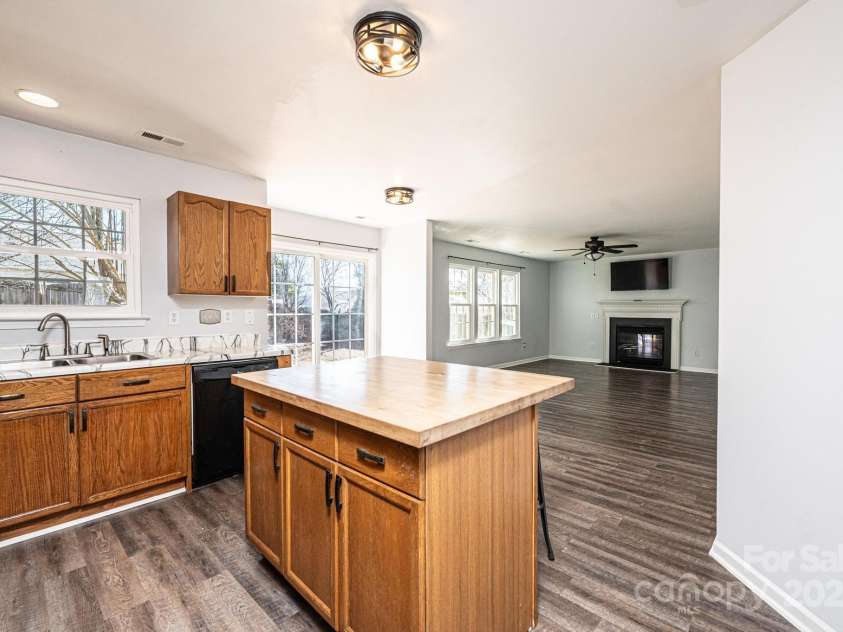 102 Brewster Court, Mooresville, NC 28115.  MLS# CAR4223330, YatesRealty ID 7417. 