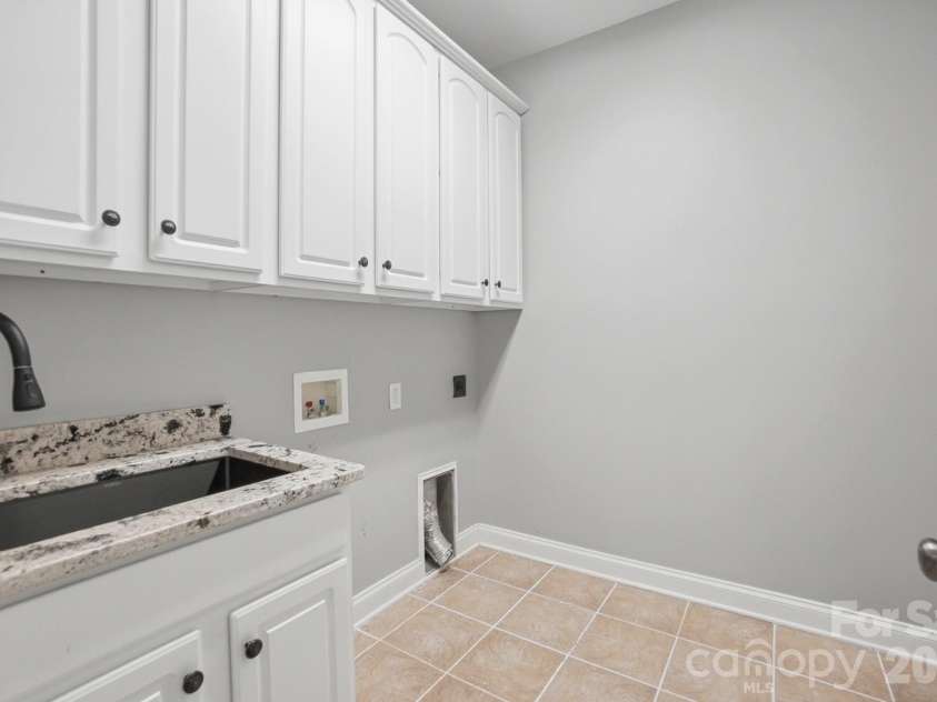 2709 Smith Field Drive, Monroe, NC 28110.  MLS# CAR4333485, YatesRealty ID 7417. Huge Laundry Room