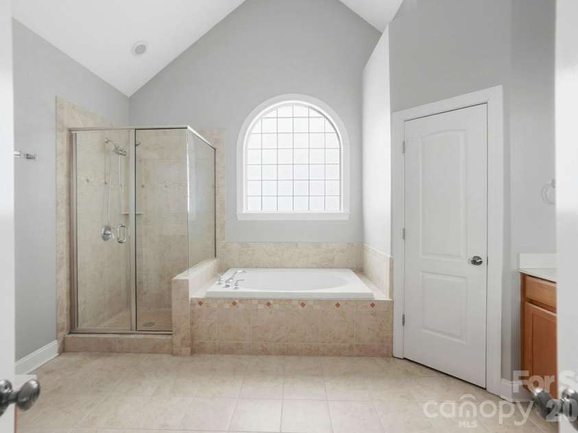 2709 Smith Field Drive, Monroe, NC 28110.  MLS# CAR4333485, YatesRealty ID 7417. Main Floor Primary Bathroom