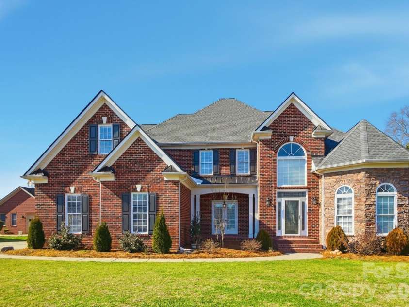 2709 Smith Field Drive, Monroe, NC 28110.  MLS# CAR4333485, YatesRealty ID 7417. Stunning Full Brick Home