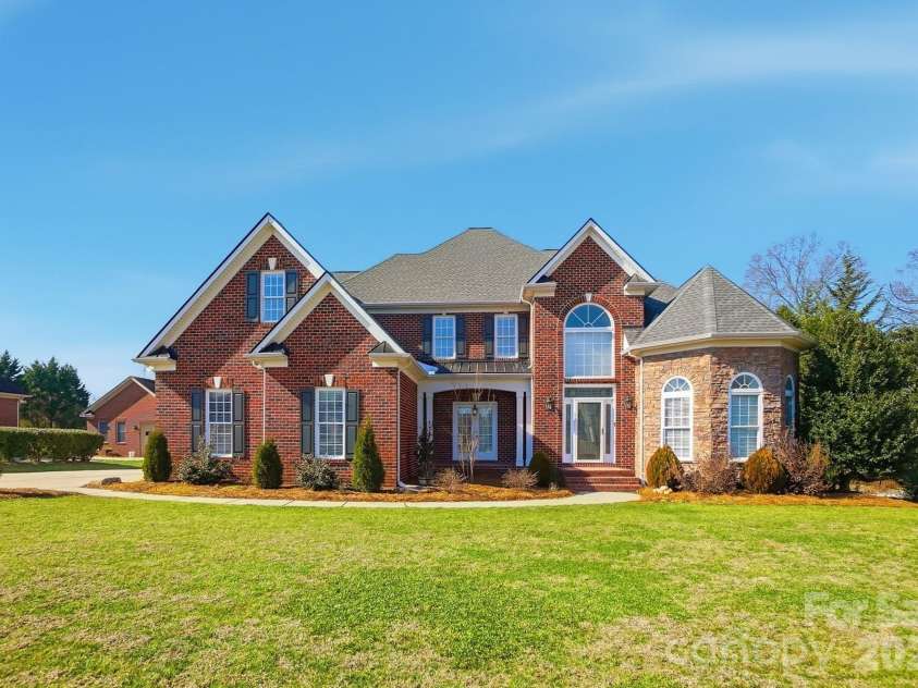 2709 Smith Field Drive, Monroe, NC 28110.  MLS# CAR4333485, YatesRealty ID 7417. Welcome Home